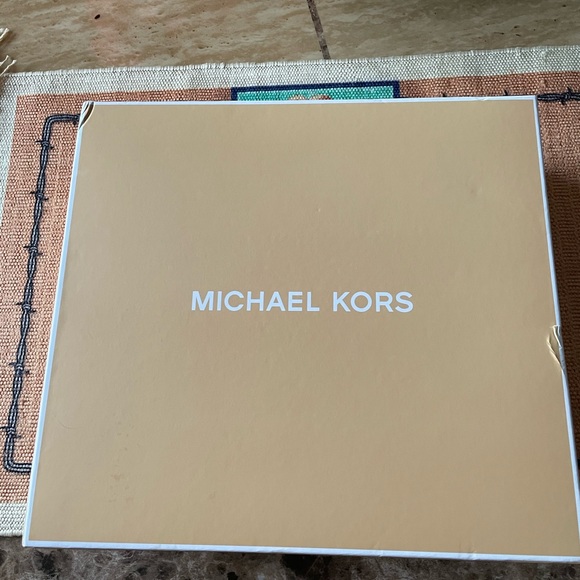 Michael Kors Leather Gold Metallic Jet Set NWT - Picture 13 of 13